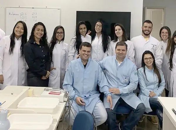 Turma da especialização em Endodontia da EndoBrasília