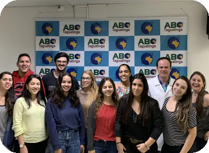 Turma diante do painel da ABO Taguatinga